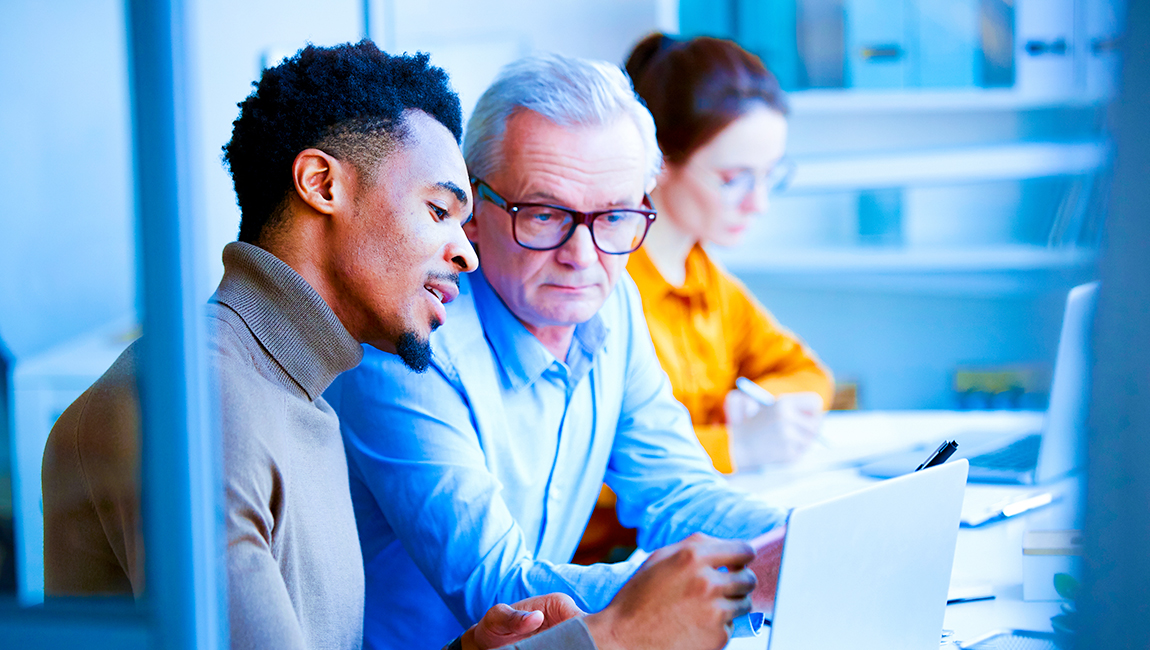 Colleagues discussing something